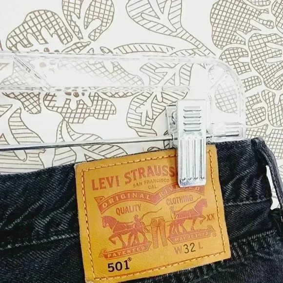 Levi's 501 Men's Size 32x27 Black Button Fly Jeans ** Cut off hem** - Picture 5 of 9